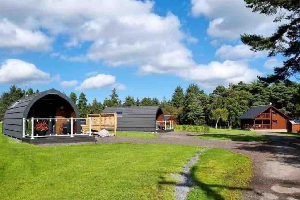 Red Squirrel Log Cabin With Hot Tub Keith Exteriér fotografie